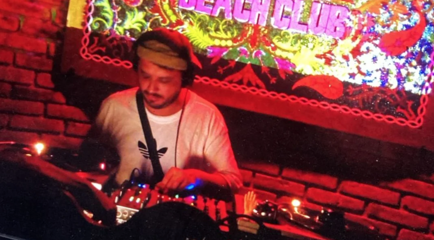 Claudio Solis performing at Trotamundo Festival 2026